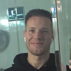 Meet your Posher, Dennis